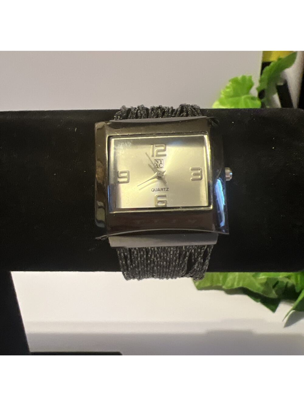 LADIES' NEW YORK & CO WATCH WITH BEAUTIFUL METAL STRAND BRACELET Working